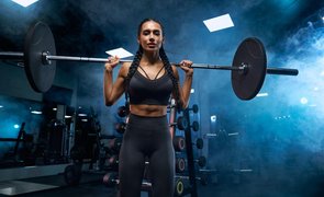 mulher em treinamento para ser uma das musas fitness